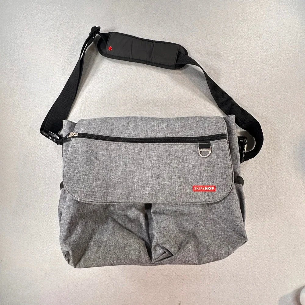 Skip Hop Via Messenger Diaper Bag Heather Grey Red Lining with Changing Pad